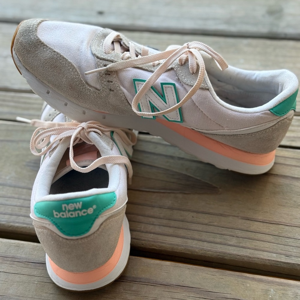 New Balance 311v2 Women’s 10 Athletic Sneakers Teal Peach Highlights WL311TB2 - Picture 8 of 10